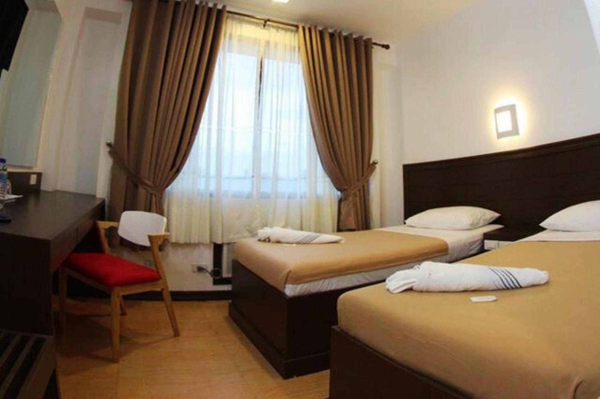Pearli View Hotel Iloilo Powered By Cocotel Zimmer foto