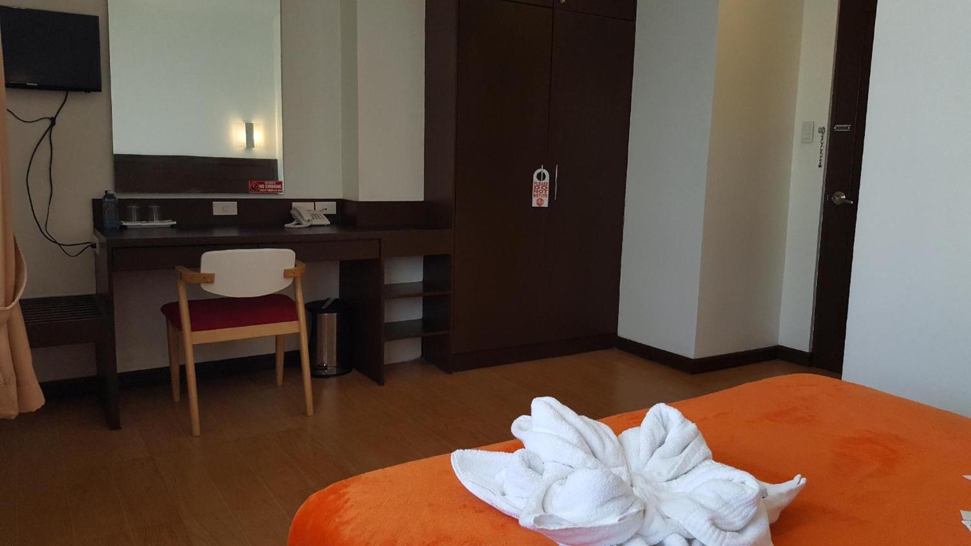 Pearli View Hotel Iloilo Powered By Cocotel Zimmer foto