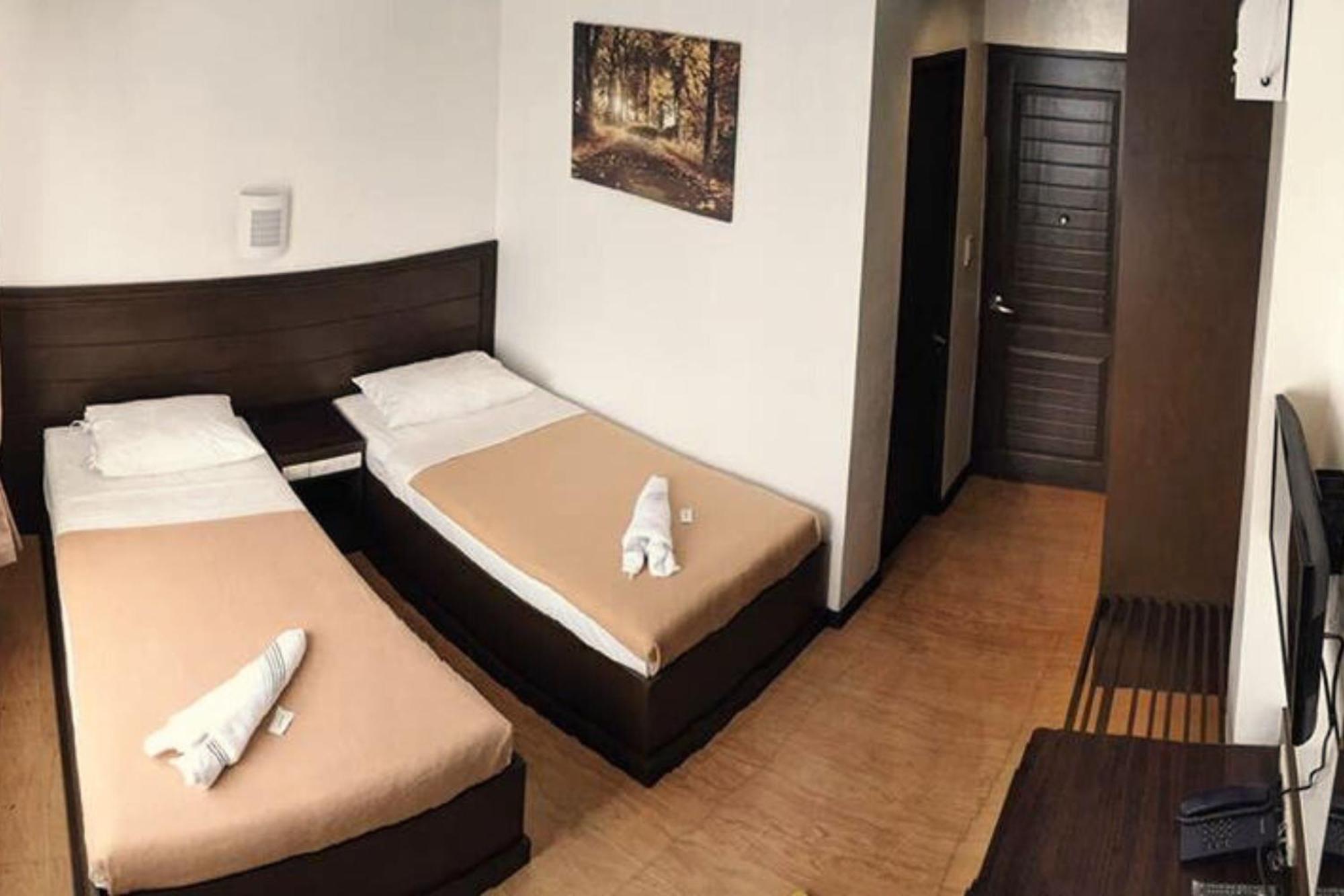 Pearli View Hotel Iloilo Powered By Cocotel Zimmer foto